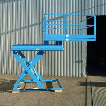 Access platform - raised and extended