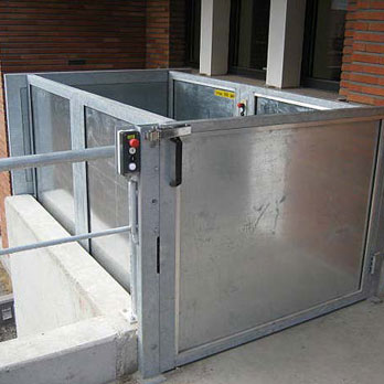External wheelchair and disabled access lift