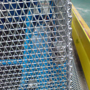 Galvanised mesh curtain