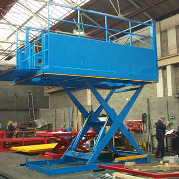 Lift table for double decker vehicle loading