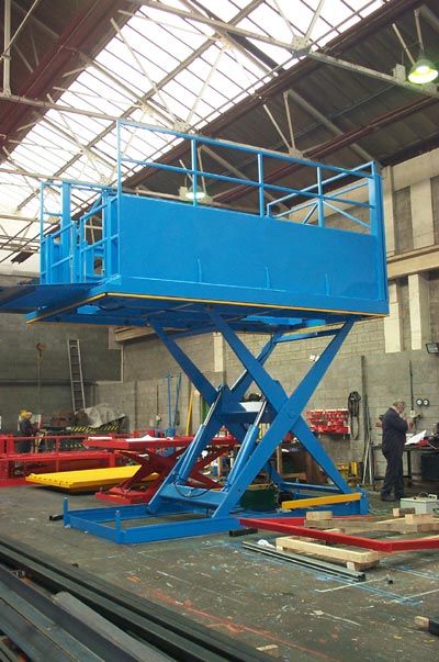 Lift table for double decker vehicle loading - (Section 1)