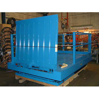 Low level loading bay lift table