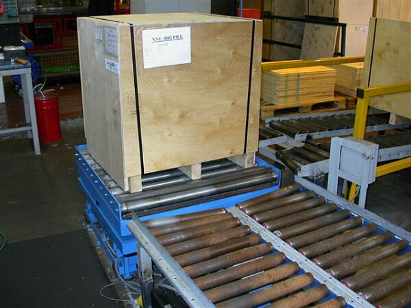 Packing line scissor lift with turntable - (Section 1)