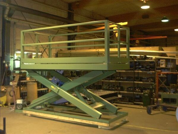 Platform lift scissor lift table with handrail and gates - (Section 1)
