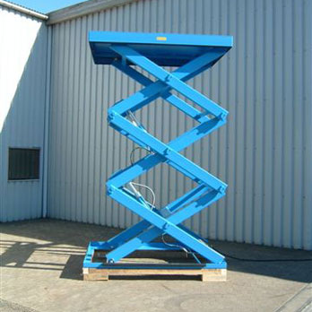 Three stage or triple vertical scissor lift table