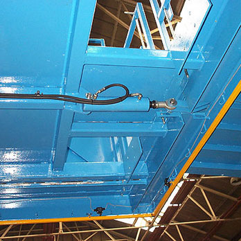 Optional Hydraulic loading flap or bridging plate and hatch
