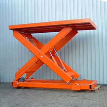 Self propelled rail guided 8 tonne lift table